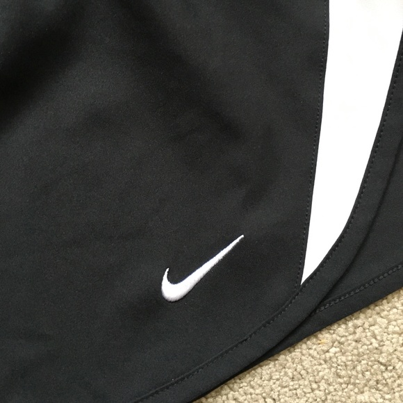 Nike Short Size Large - Picture 3 of 4